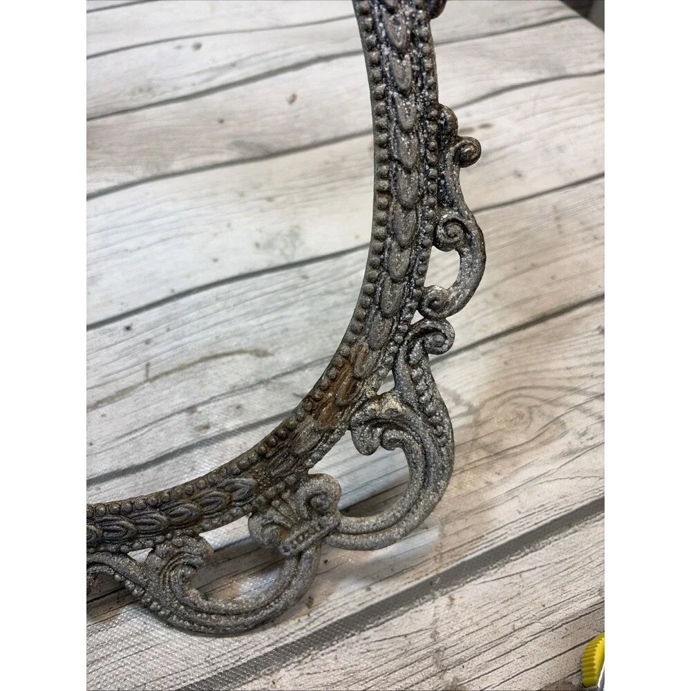 Unbranded classic decor it
